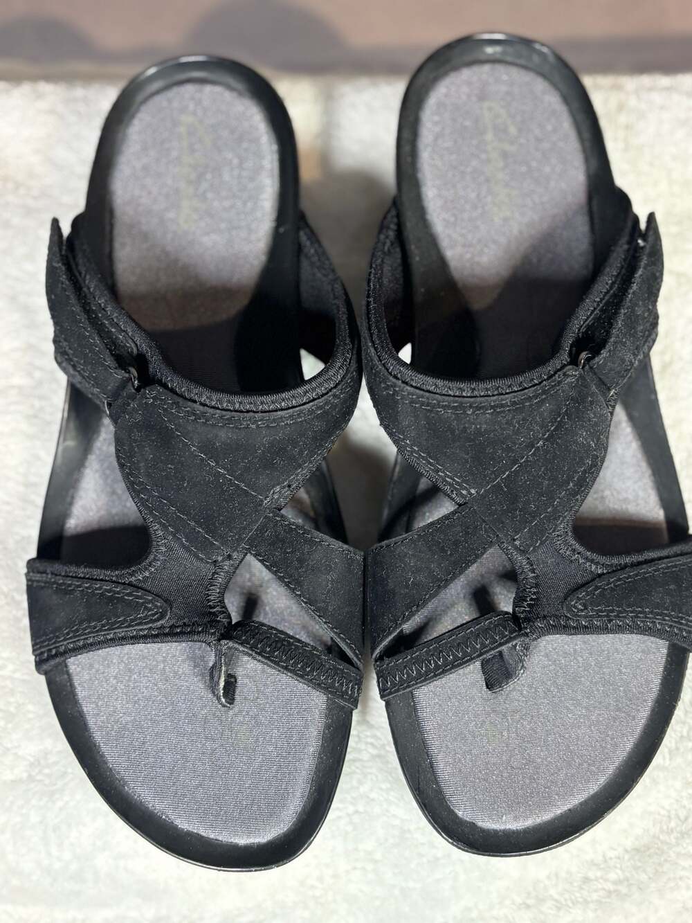 Clarks Women's Black Leather Toe-Post Slide Sandals Model 85788